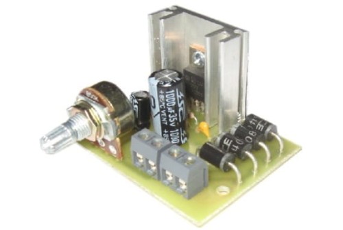 KP609 Zasilacz Uniwersalny 1,2V do 12V – Widok frontalny